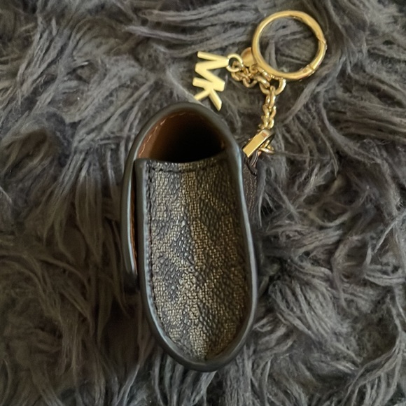 Michael Kors airpods case - Picture 2 of 5